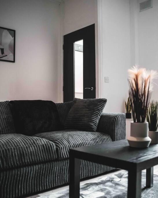 Farnworth Comfortable Home In Bolton מראה חיצוני תמונה