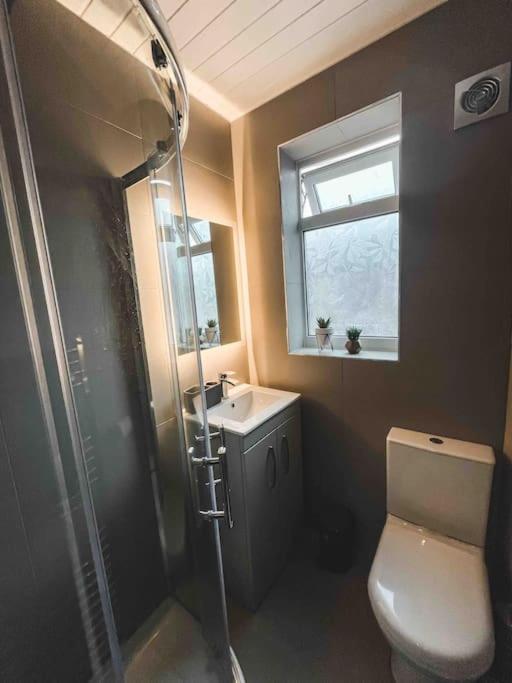 Farnworth Comfortable Home In Bolton מראה חיצוני תמונה