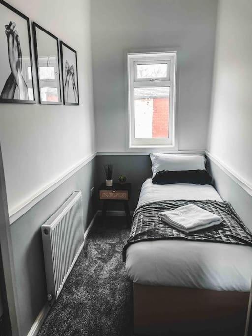 Farnworth Comfortable Home In Bolton מראה חיצוני תמונה